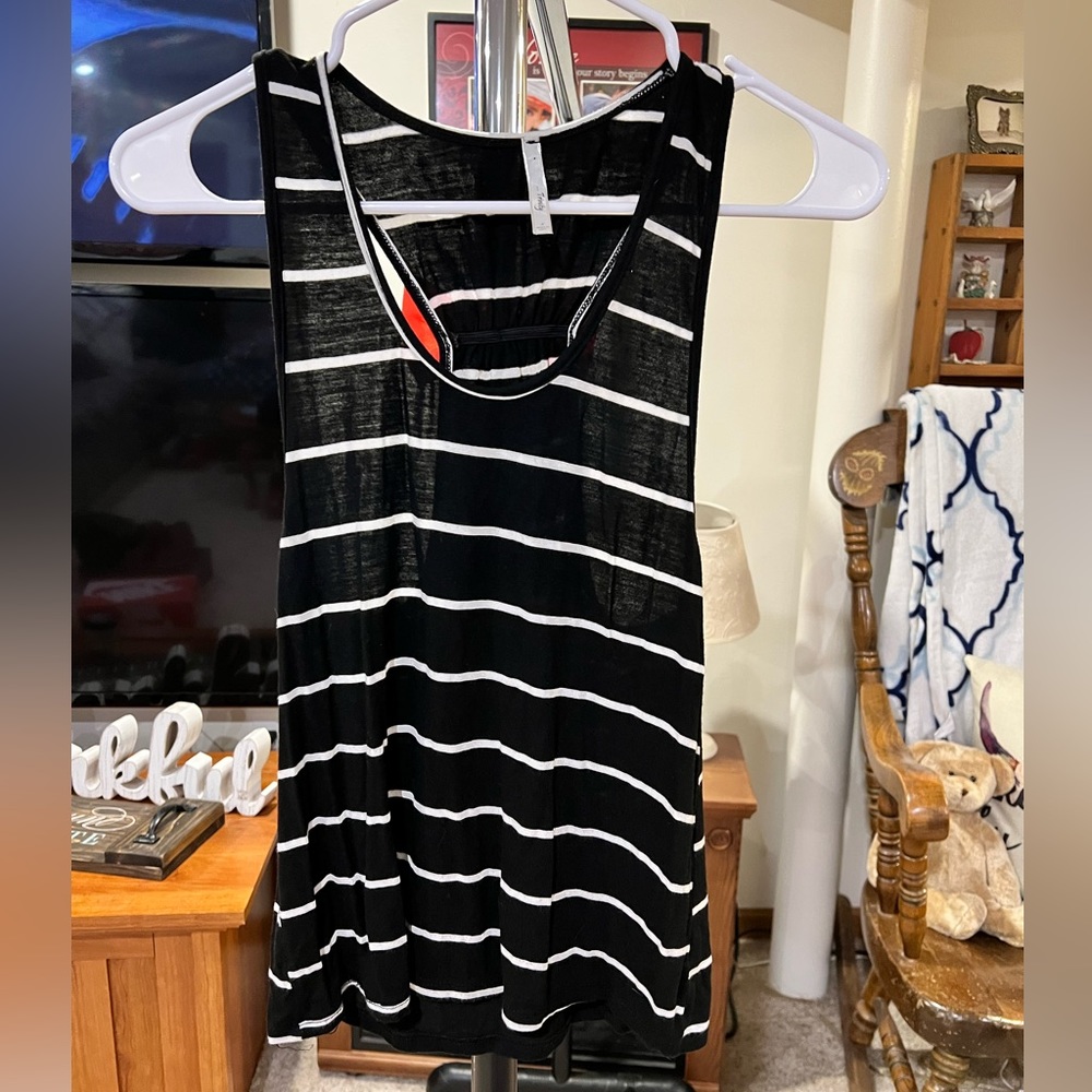 Trinity Tank size small - Picture 2 of 5